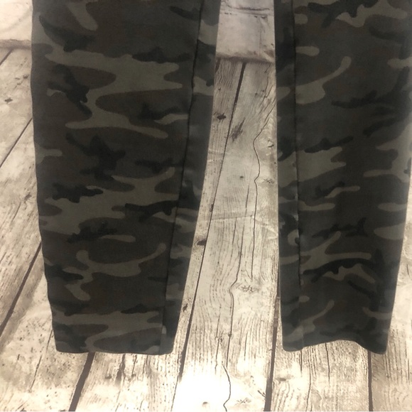 ❤️‍🔥GAP-NWOT❤️‍🔥Ladies Camouflage Pants❤️‍🔥Measurements in Photos❤️‍🔥 - Picture 4 of 16